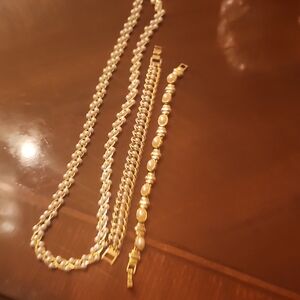 Elegant Gold and Pearl Jewelry Set